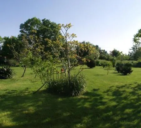 Camellia Hébergement de vacances Cherbonnieres (Charente-Maritime)